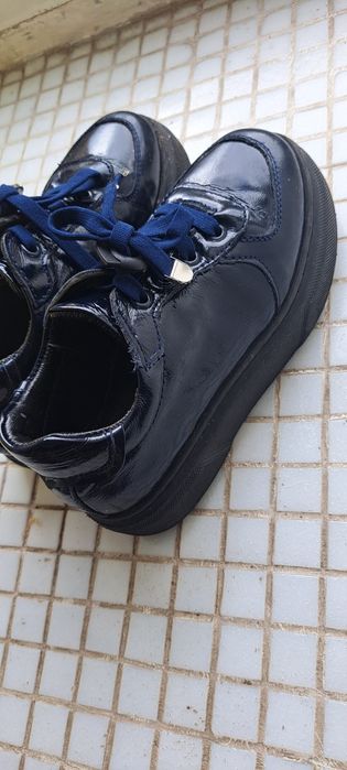 Продам обувь детскую