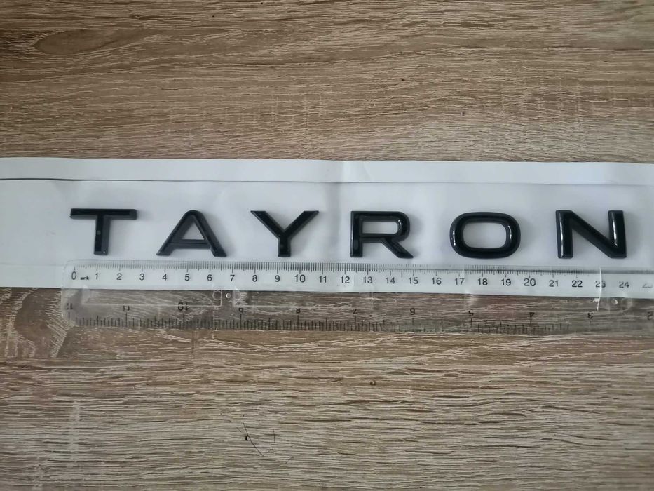 черен надпис Volkswagen Tayron