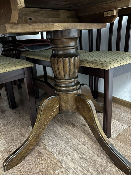 Продается стол со стульями