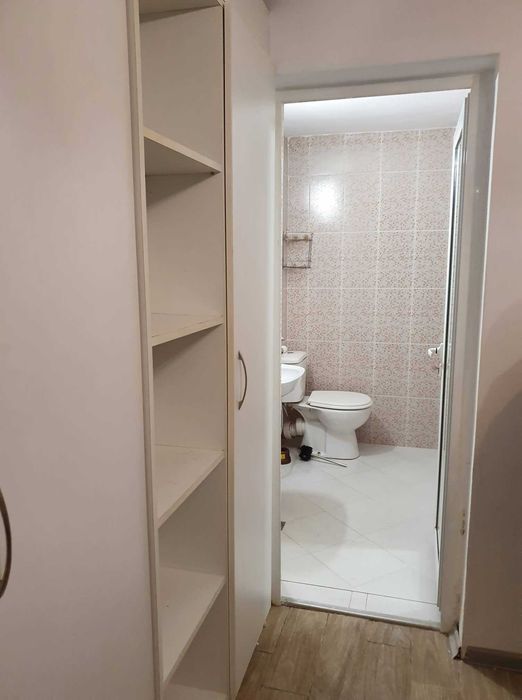 Дава се под наем Двустаен апартамент в Бургас, Център - 52 кв.м за 102 € - Снимка #2