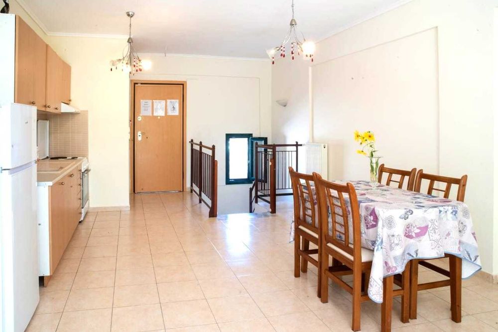 Продава къща - мезонет 90 м2 и двор 120 м2 в Аспровалта, Гърция