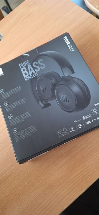 Vand casti JBL  525  BT