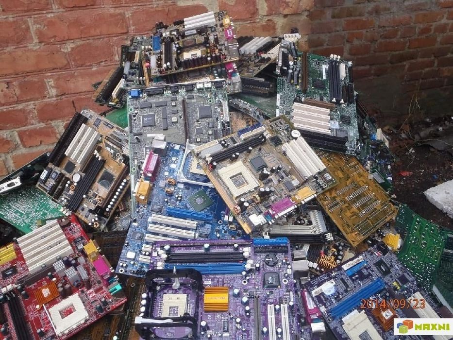 Принимаем Радиодетали платы Микросхем