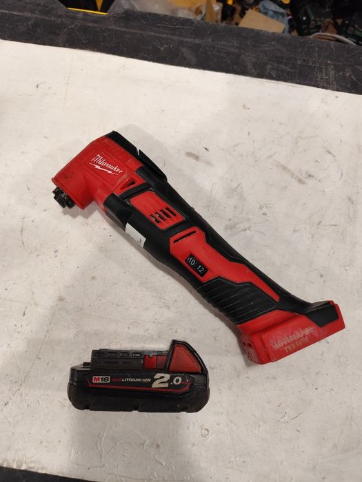 Акумулаторен мултитул Милуоки Milwaukee M18 BMT + 2Ah