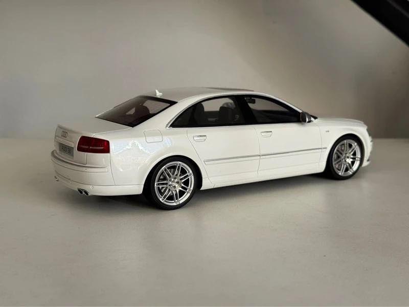 Macheta Audi S8 D3 1:18 OTTO OT699