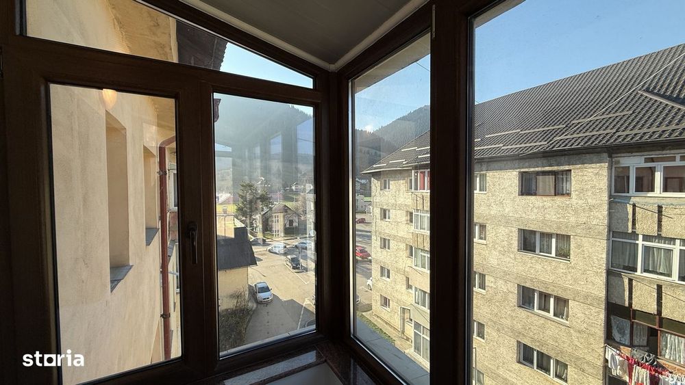 Apartament 4 camere, renovat complet, 2 băi, 2 balcoane, lângă spital