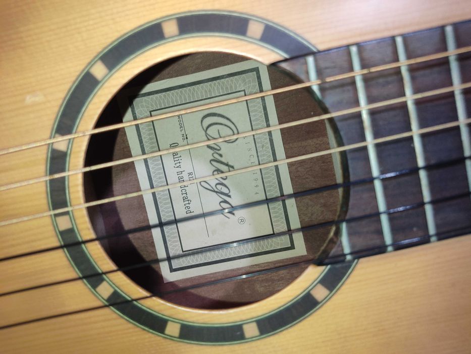 Продам классическую гитару Ortega