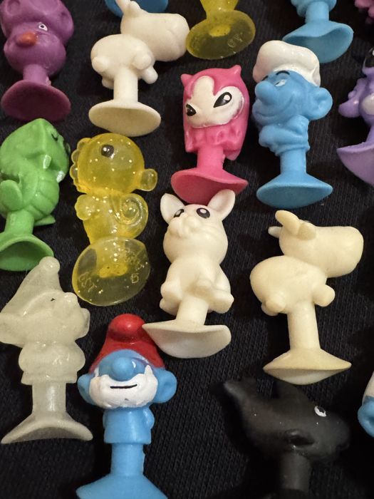 68 броя стикита.