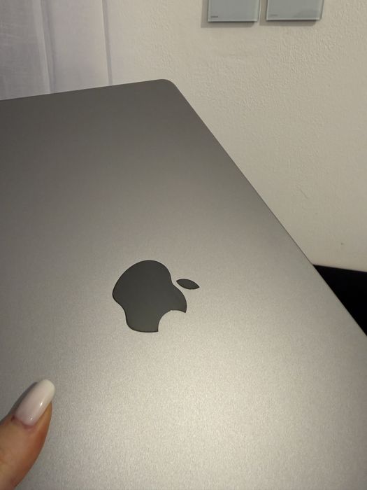 MacBook Pro 14-inch / M2 Pro / 16GB RAM / 512 GB