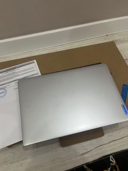 Ноутбук lenovo.