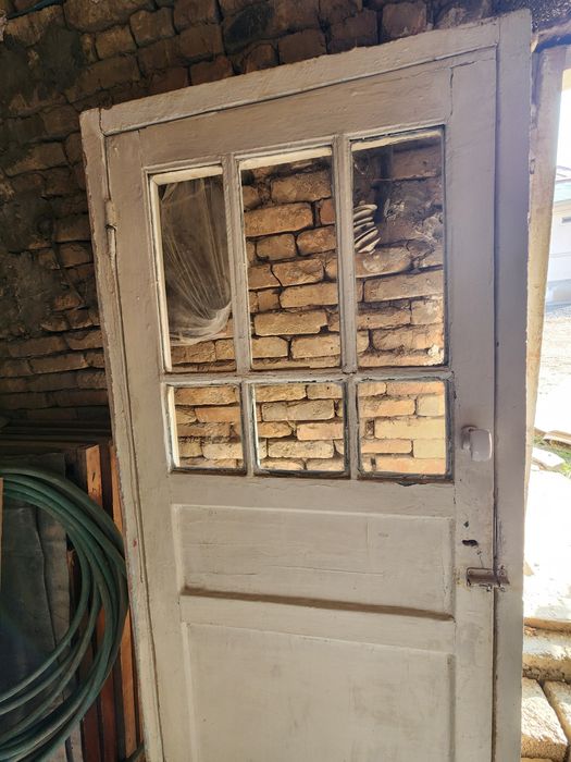 Продам дверь деревянную.