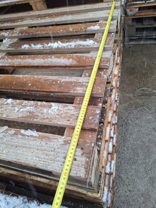 Vând paleti atipici pătrați