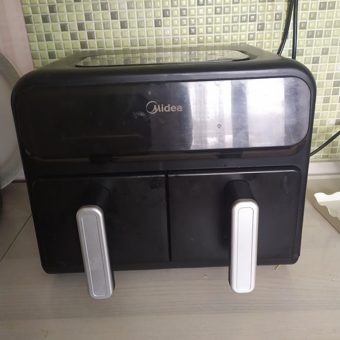 Аэрогриль Midea с двумя лотками