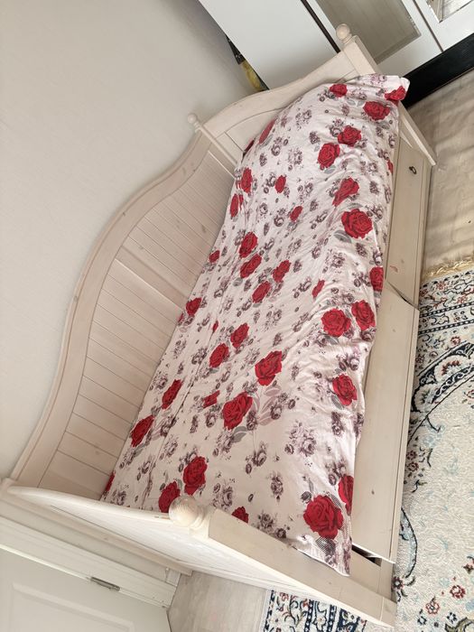 Кровати и диван в детскую