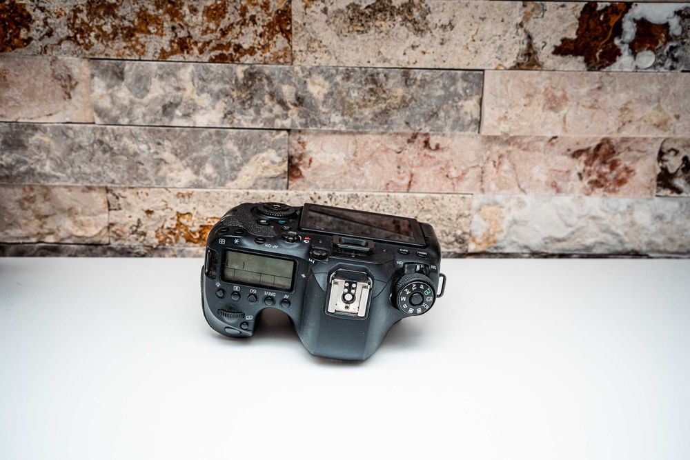 Canon 6D Mark II 14K