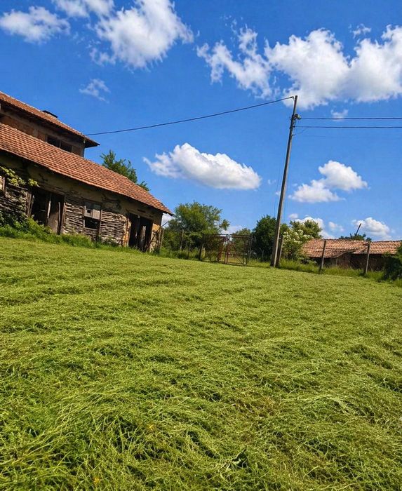 ИНВЕСТИЦИОНЕН ПАРЦЕЛ В С. РАДУЙ, ПЕРНИШКО – 918 КВ.М.