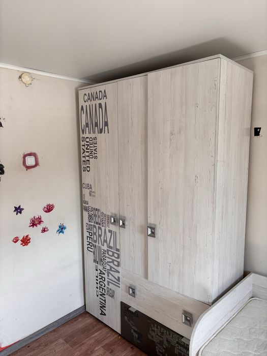 Шкаф из подростковой гарнитуры в отличном состоянии