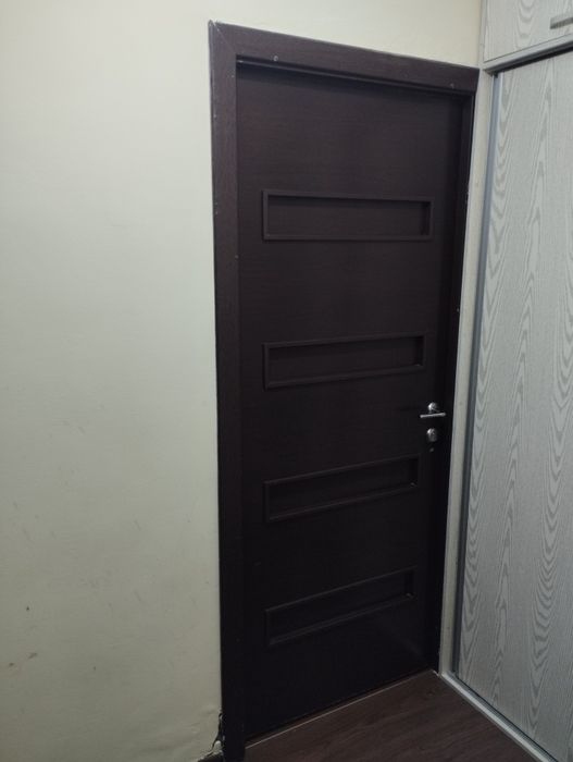 Прадаются двери от кухни, зала и спальной комнаты