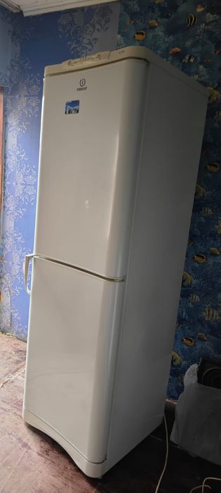 Холодильник Indesit