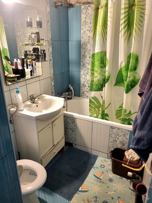 Inchiriez apartament in micro 6