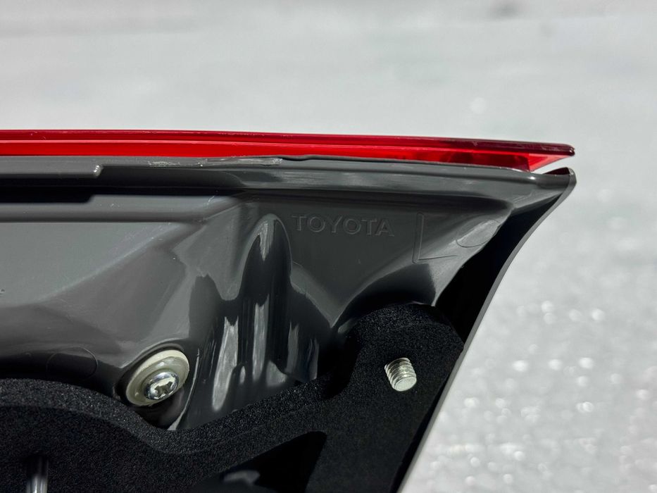 Задний фонарь левой стороны Toyota Corolla (2014-) E180