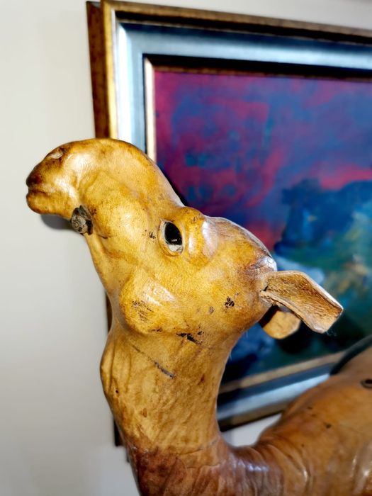 Камила фигура статуетка кожена скулптура голяма реалистична супер !