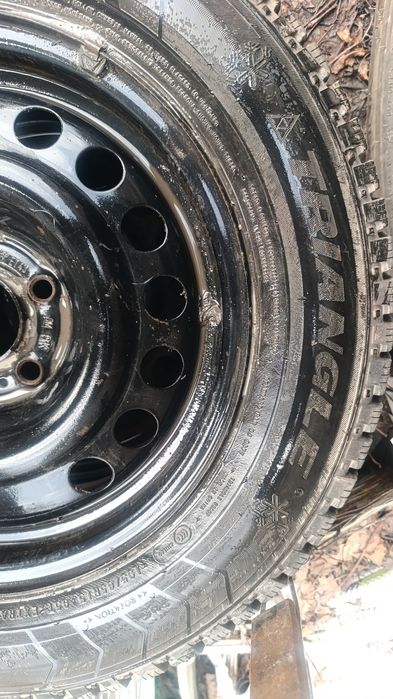 Продам шины зимние с дисками на мерсед