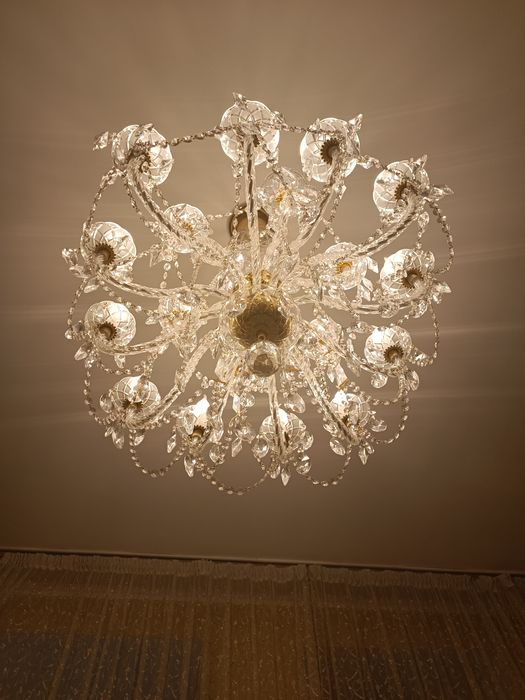 Хрустальная люстра
