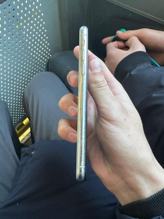 Продам айфон х в хорошем состоянии