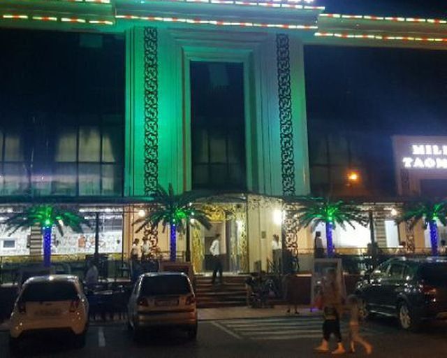 Продаётся или сдается в аренду отдельно стоящее 4-х этажное здание,