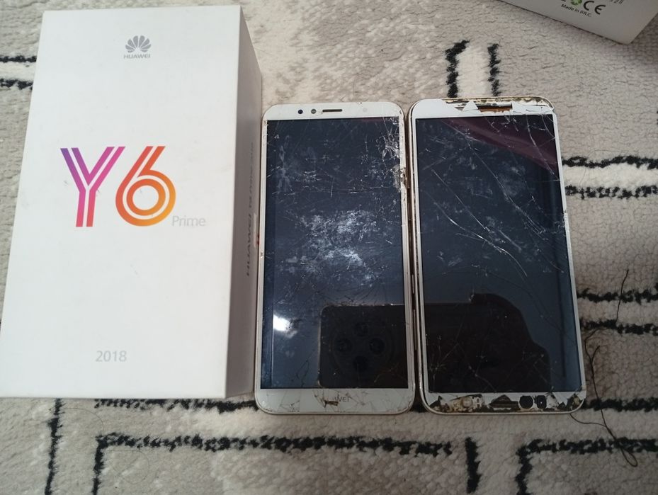 Комплект телефонов + аксессуары - недорого