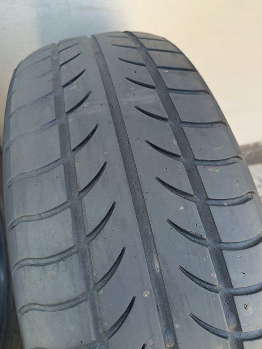 Продам 2 шины 185/65/R15