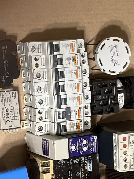 Lot componente electrice și automatizări Eaton, Omron, Telemecanique, Crouzet