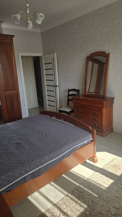 Продам спальный гарнитур