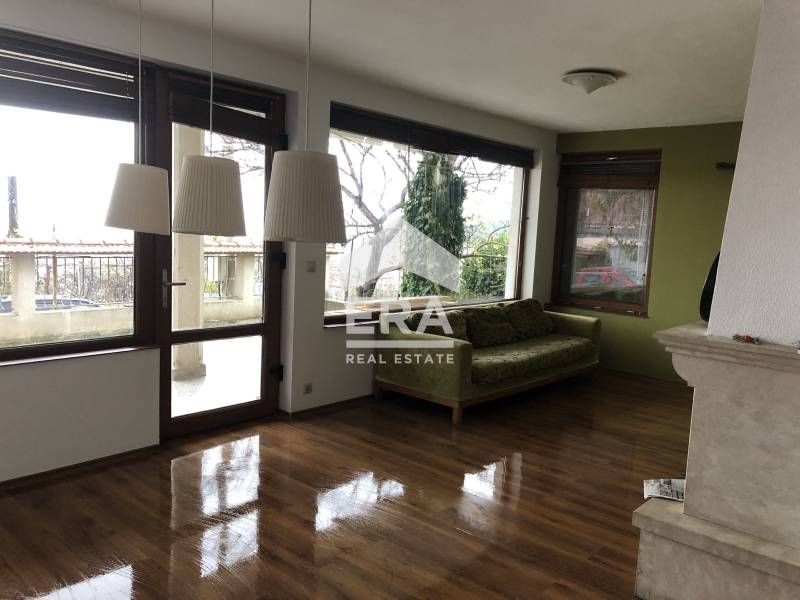 Ексклузивно от ЕРА Лайф! Двуетажна къща с морска панорама под наем, Ви