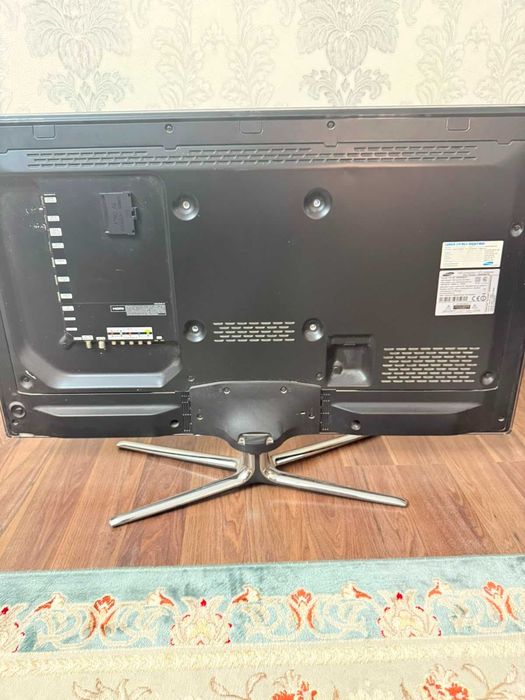 продаю телевизор samsung UE40ES6570S