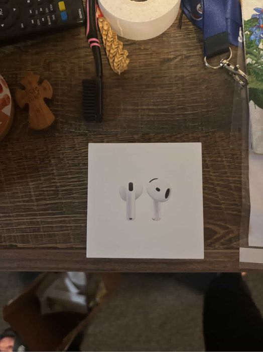 Air pods 4 in stare perfecta Empt.y bOx