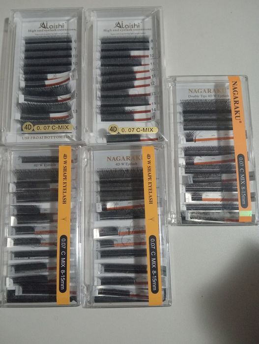 Vând extensii de gene