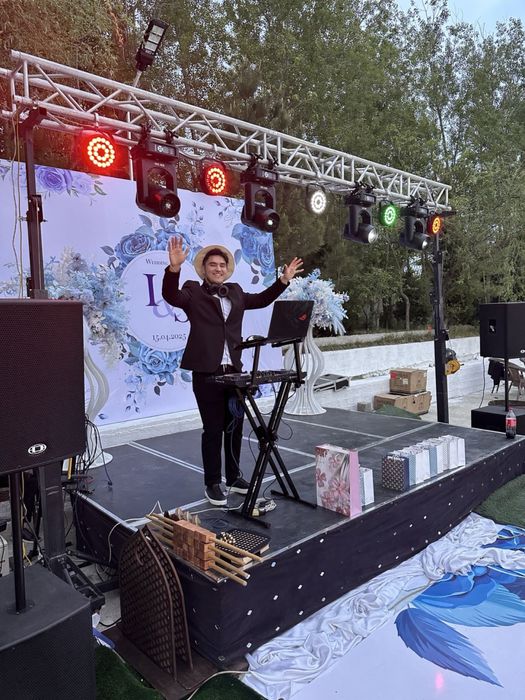 Kalonka sahna svetamuzika ekran sharik mishka afarmleniya ferverk dim