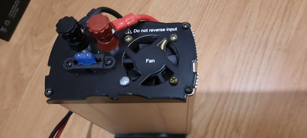 Invertor 12v la 220 v, 300  W