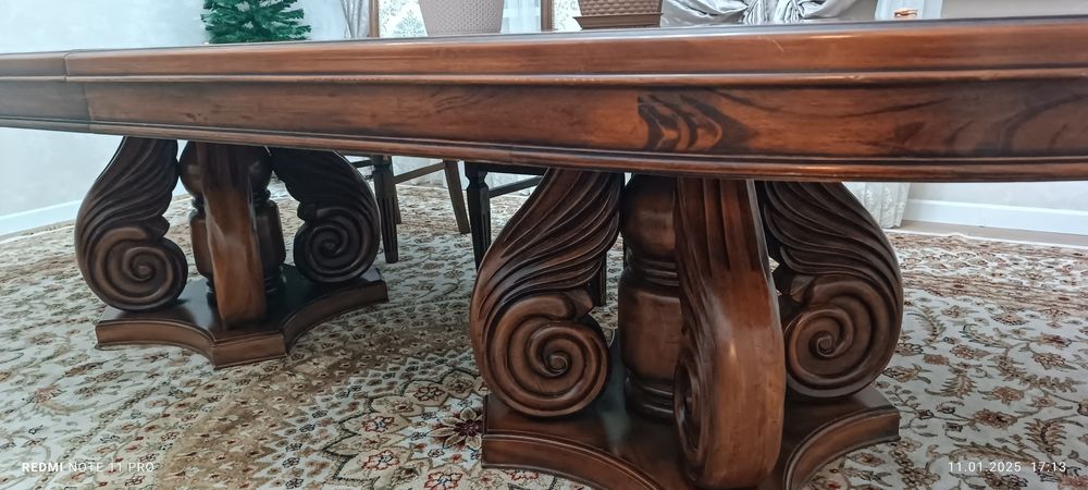 Продам стол для гостиной