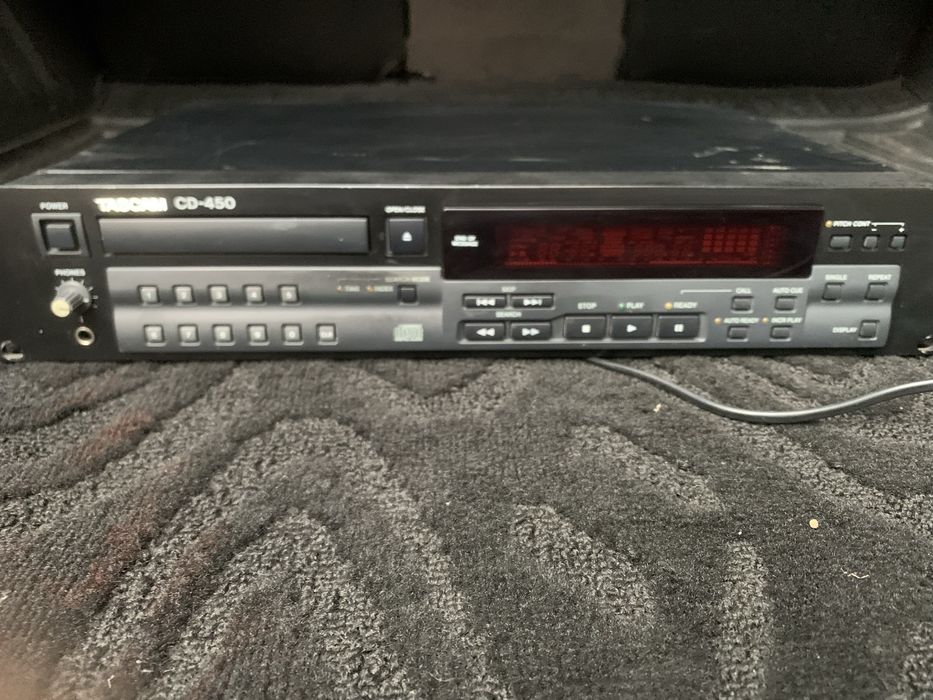 Проигрыватель Cd . Tascam CD-450.