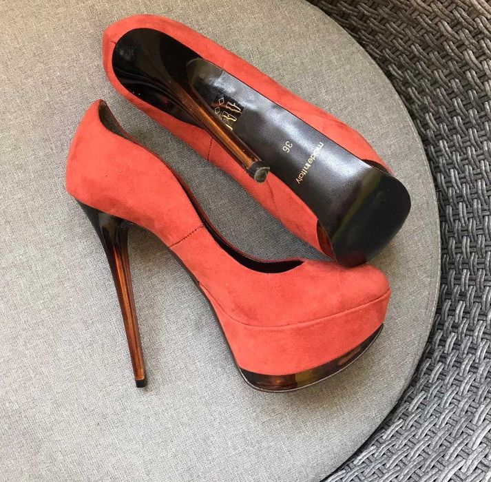 Високи обувки, номер 36