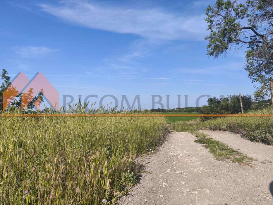 Парцел в Варна, област-с.Аксаково площ 1380