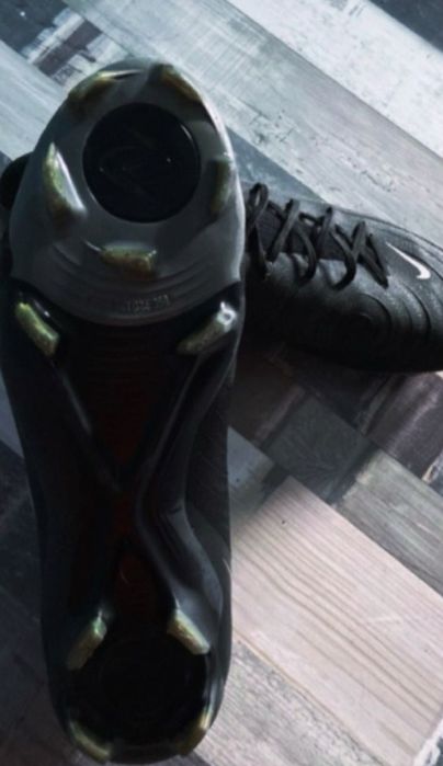 Бутонки Nike 105 €