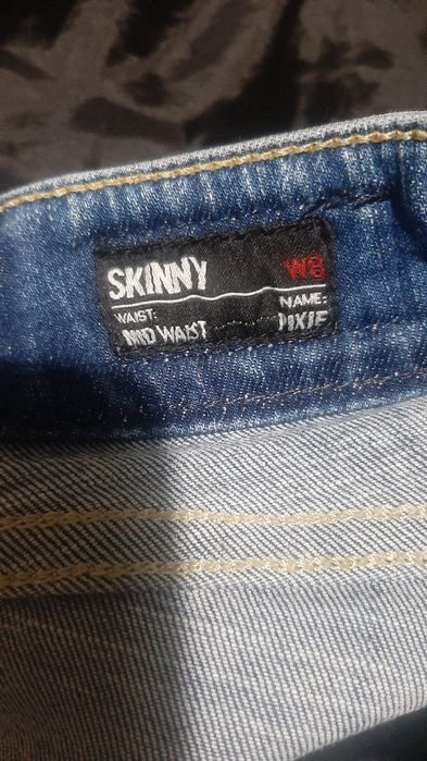 Дамски дънки Pepe jeans с камъни.