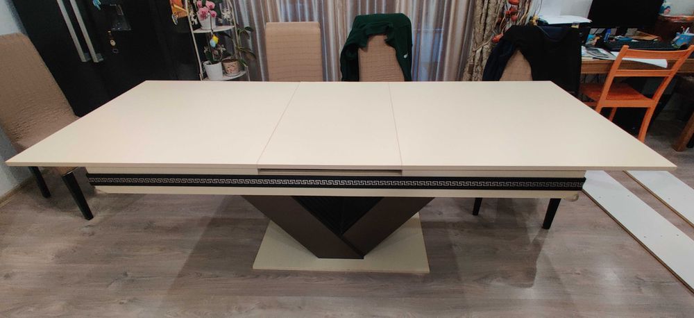 Трапезна маса  за хранене за 8/12 души