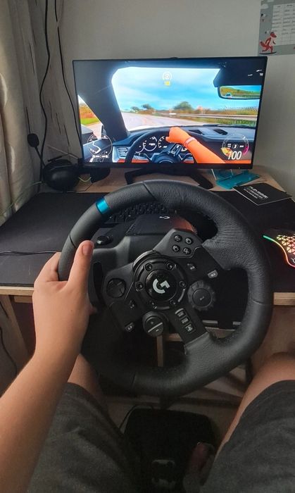 Volan si pedale  G923 Logitech cu butoane de playstation