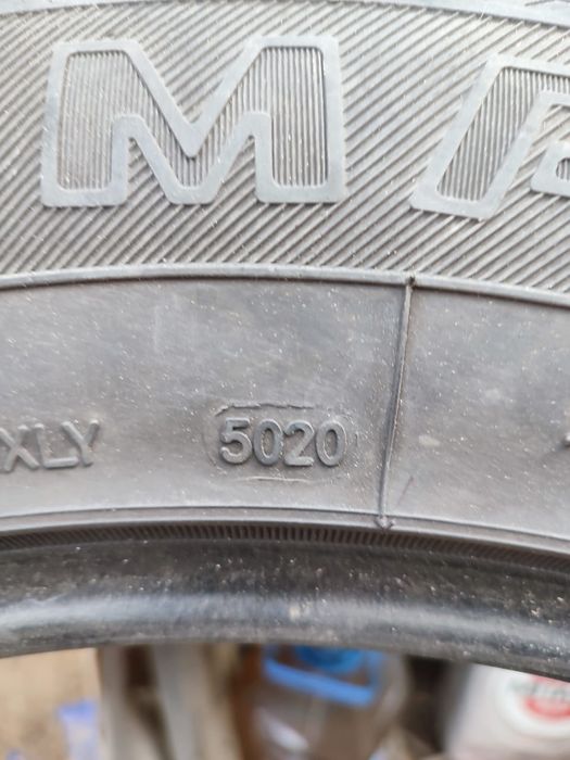 Продам всесезоные шины.