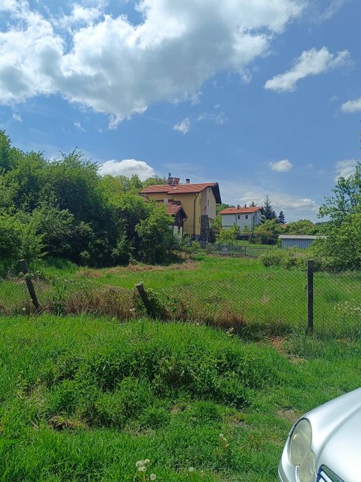 Место в село Блатино подходящо за къща вила